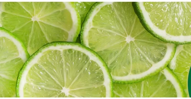 Jeruk nipis dikenal memiliki banyak manfaat. Salah satunya adalah sebagai bahan pencuci piring. foto: int