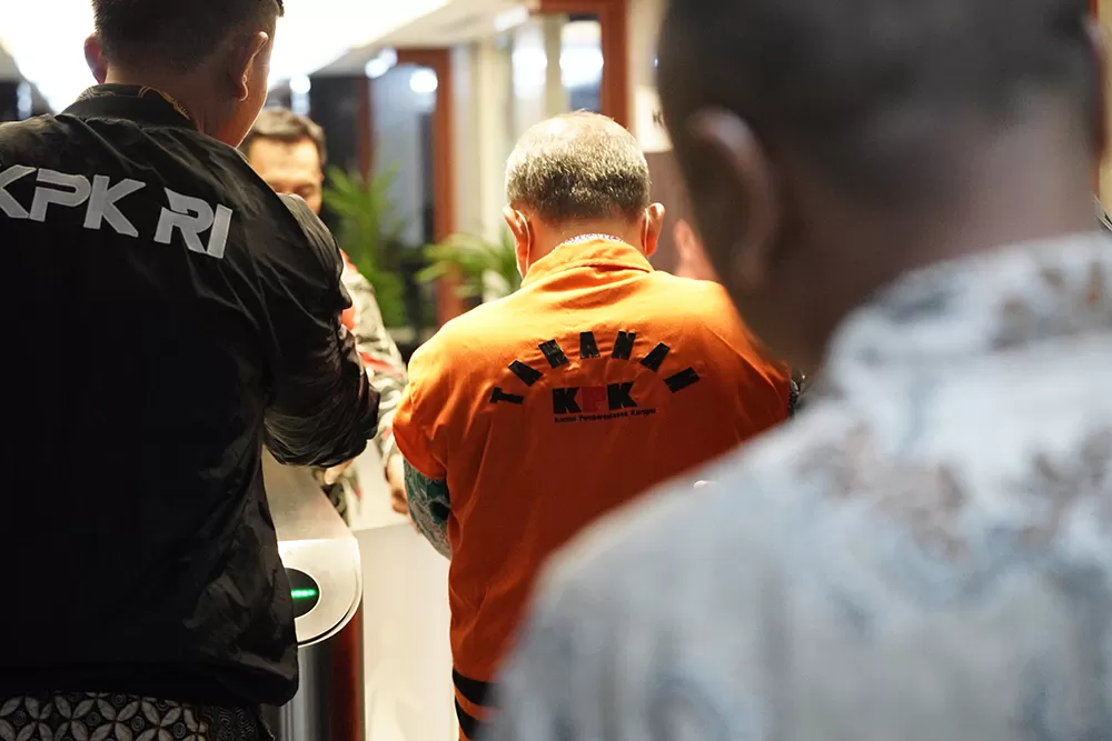 Komisi Pemberantasan Korupsi (KPK) menahan DR, Ketua Kelompok Kerja Pengadaan Pembangunan Stadion Mandala Krida tahun 2016 hingga  2017, untuk perkara pengadaan barang. Foto: KPK
