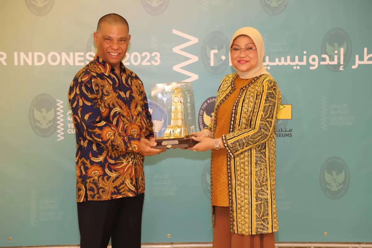 Menaker Ida Fauziyah melakukan pertemuan dengan Duta Besar Luar Biasa dan Berkuasa Penuh (LBBP) untuk Qatar, Ridwan Hassan. foto: ist