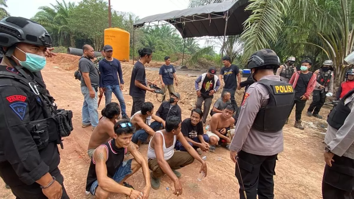 Aksi polisi tembak massa dalam aksi warga seruyan, Kalimantan Tengah