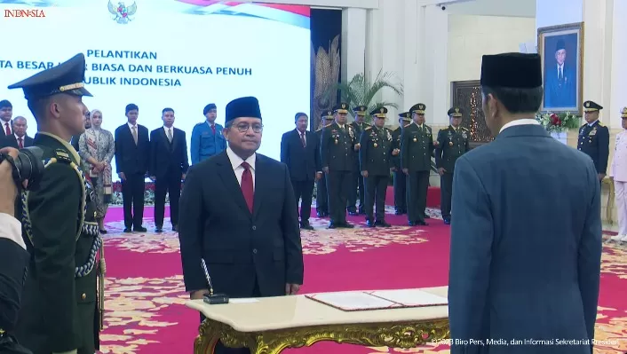 Presiden Jokowi  melantik Sulaiman sebagai Dubes LBBP RI untuk Republik Argentina, Rabu (25/10/2023). foto: ist