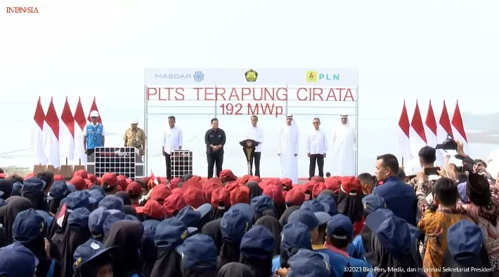 Presiden Jokowi meresmikan PLTS Terapung Cirata 192 MWP, Kamis (9/11/2023) di Purwakarta, Jawa Barat. foto: ist