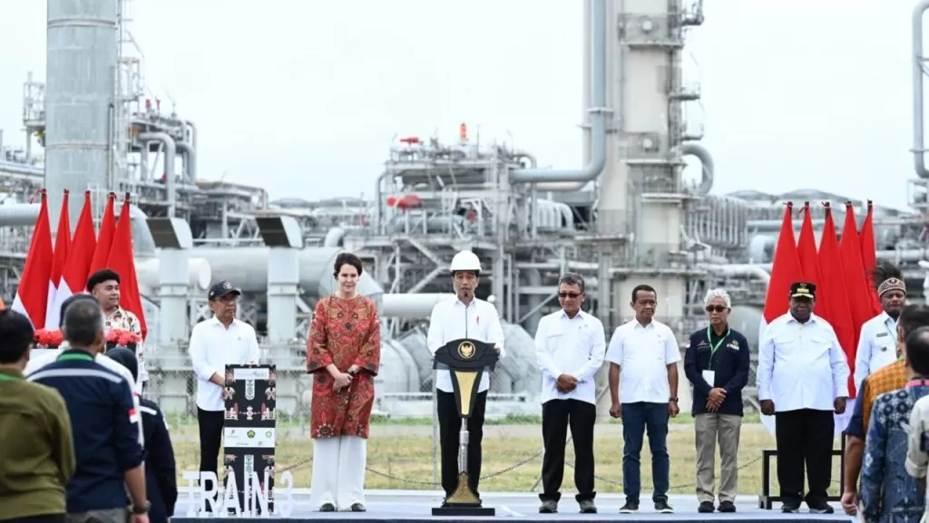 Presiden Jokowi meresmikan PSN Tangguh Train 3, di Kabupaten Teluk Bintuni, Papua Barat, Jumat (24/11/2023). foto: ist
