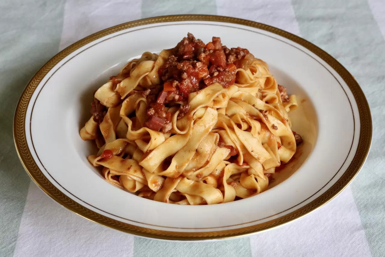 Tagliatelle al Ragù alla Bolognese/https://asianinspirations.com.au/wp-content/uploads/2019/06/R02325_Chinese_Steamed_Pork_Buns.jpg