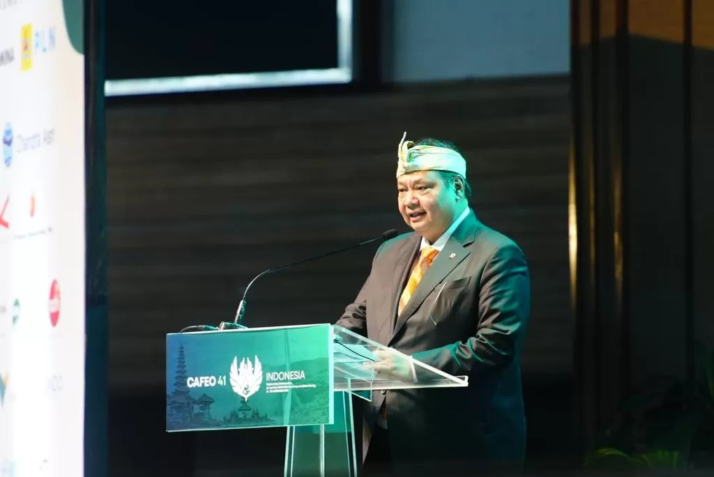 Menteri Koordinator Bidang Perekonomian Airlangga Hartarto menyampaikan sambutan di acara The 41st Conference ASEAN Federation of Engineering Organization, di Bali International Convention Center, Rabu (22/11/2023). Foto: Kemenko Perekonomian