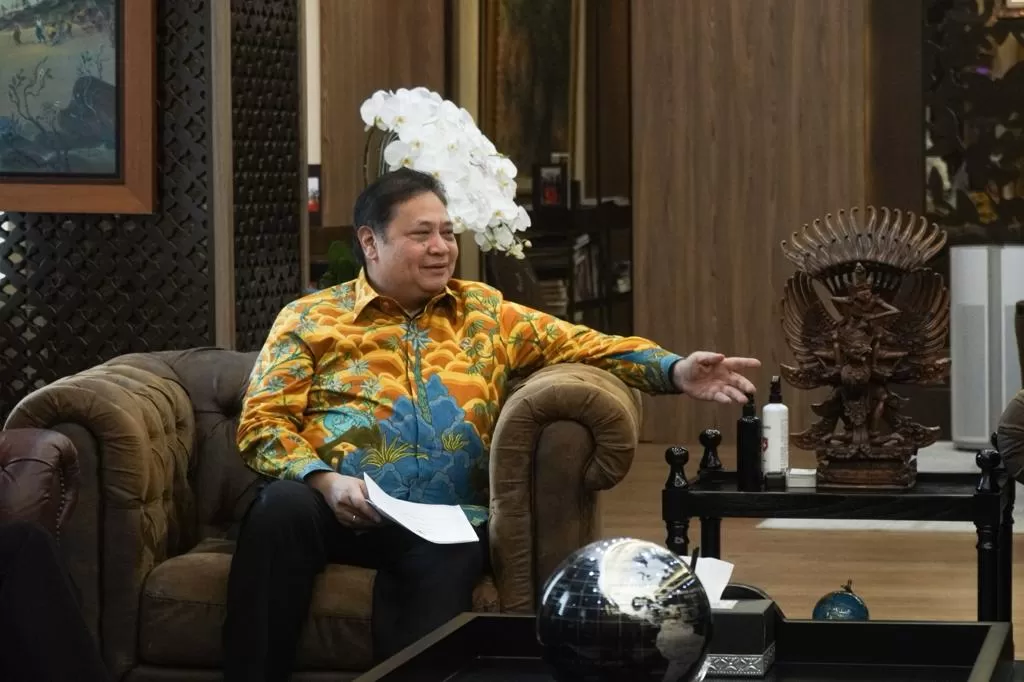 Menteri Koordinator Bidang Perekonomian Airlangga membahas hilirisasi dengan Duta Besar Uni Eropa (UE) untuk Indonesia dan Brunei Darussalam, Denis Chaibi, di Jakarta, Pekan lalu. Foto: Kemenko Perekonomian