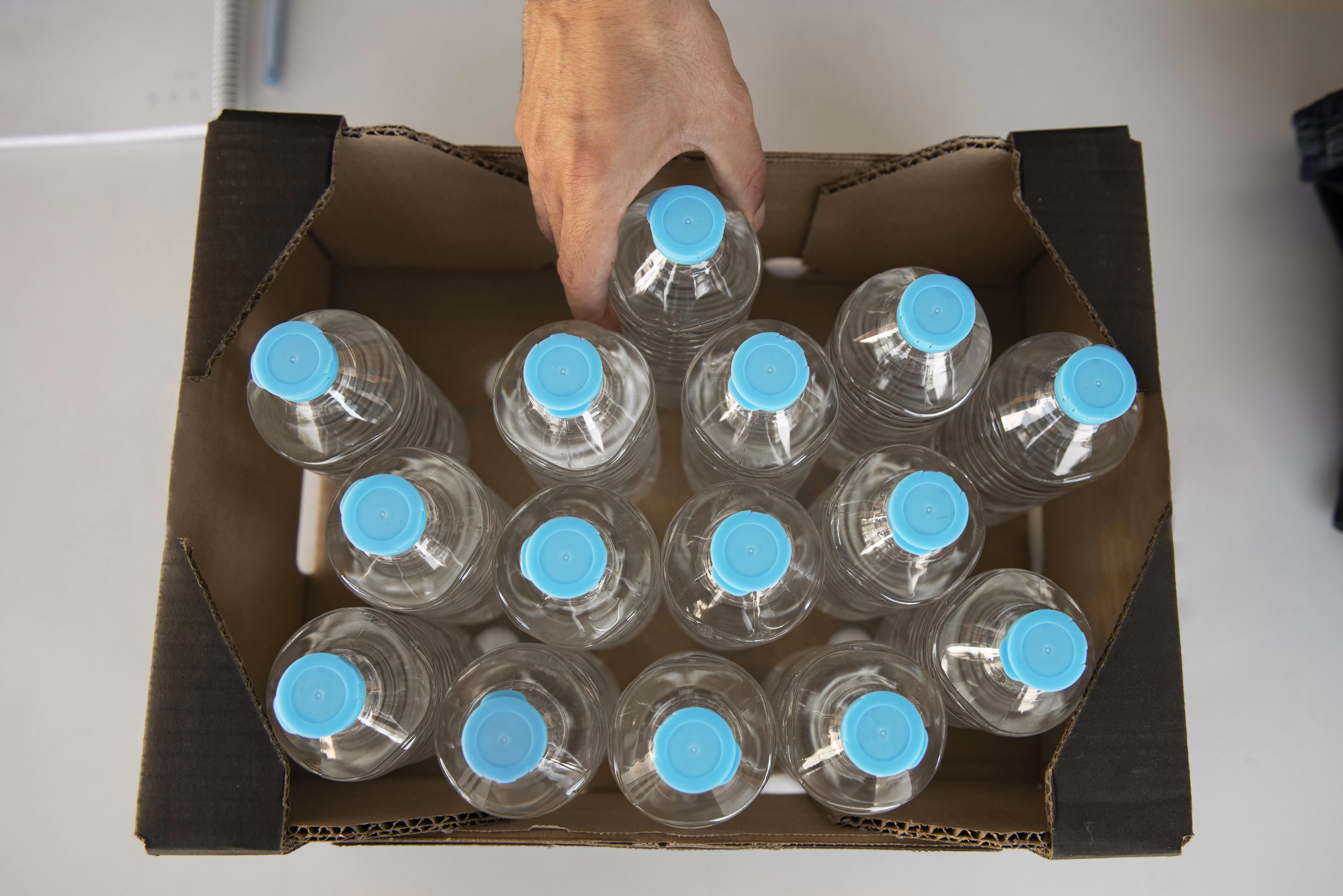 Ilustrasi Botol Minum. Foto: Image by <a href=