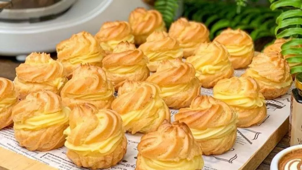 Hidangan Kue Sus/https://palpres.disway.id/upload/730d717243aef7dabe1c3346dba6cba7.jpeg