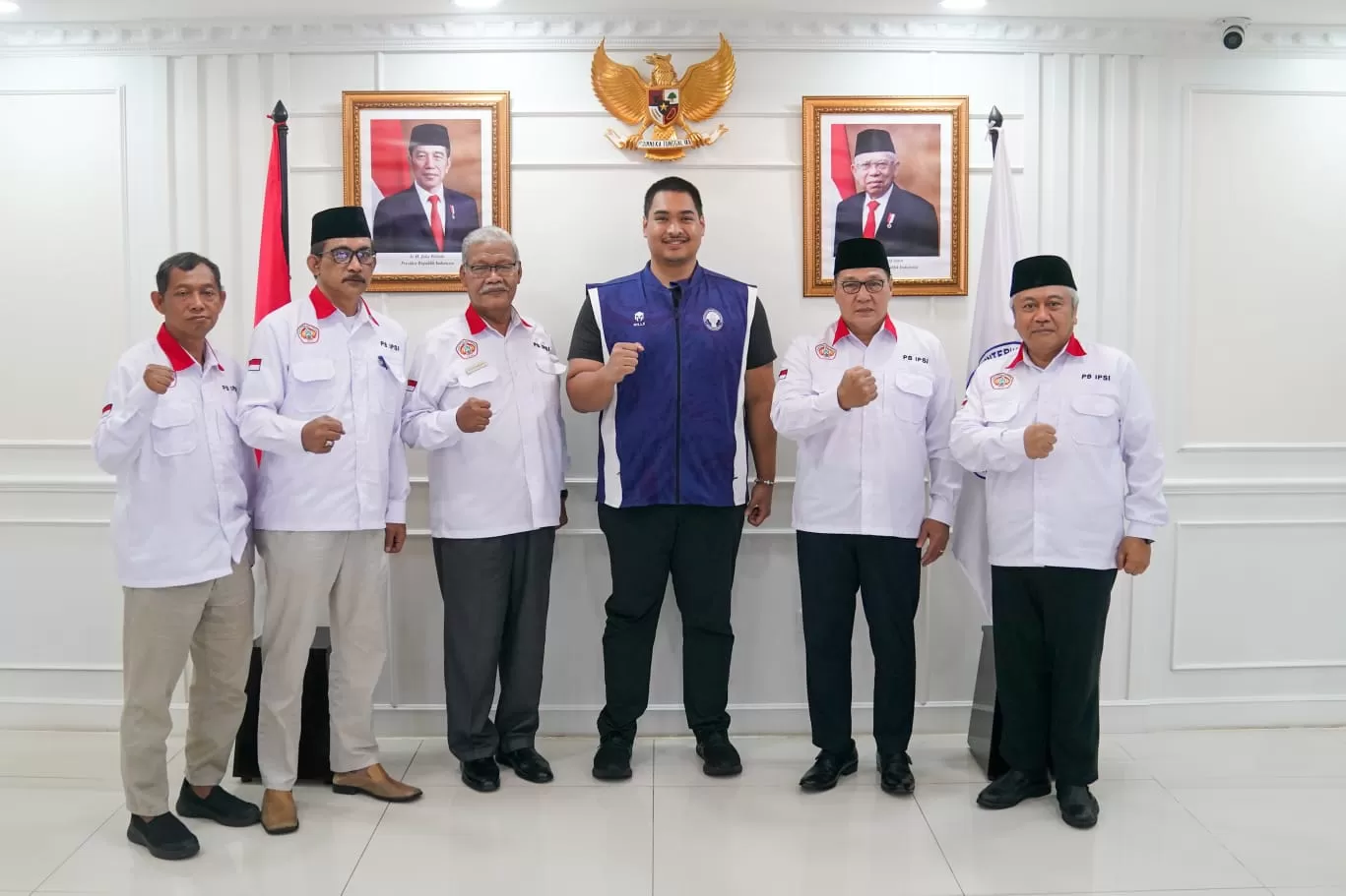 Menpora Dito Ariotedjo menerima audiensi Pengurus Besar Ikatan Pencak Silat Indonesia (PB IPSI) di ruang kerjanya, lantai 10, Kemenpora, Jakarta. foto: ist