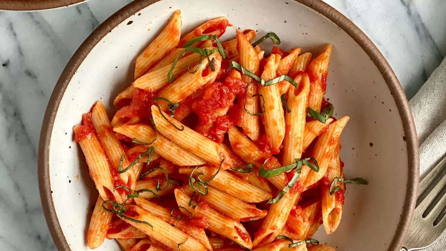 Penne di Mangkuk/ https://cdn.apartmenttherapy.info/image/upload/f_jpg,q_auto:eco,c_fill,g_auto,w_1500,ar_16:9/k%2FPhoto%2FRecipe%20Ramp%20Up%2F2022-04-Penne-Pomodoro%2FIMG_8136_R3