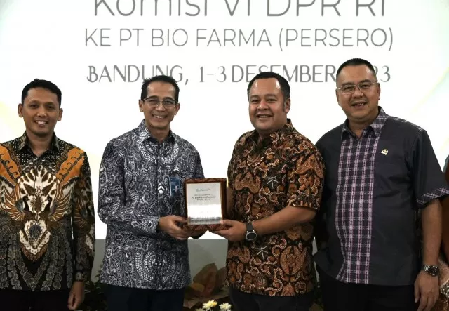 Wakil Ketua Komisi VI DPR RI Mohamad Hekal memimpin Kunjungan Kerja Spesifik (Kunsfik) ke PT Bio Farma (Persero) di Bandung, Jawa Barat, Jumat (1/12/2023). foto: ist