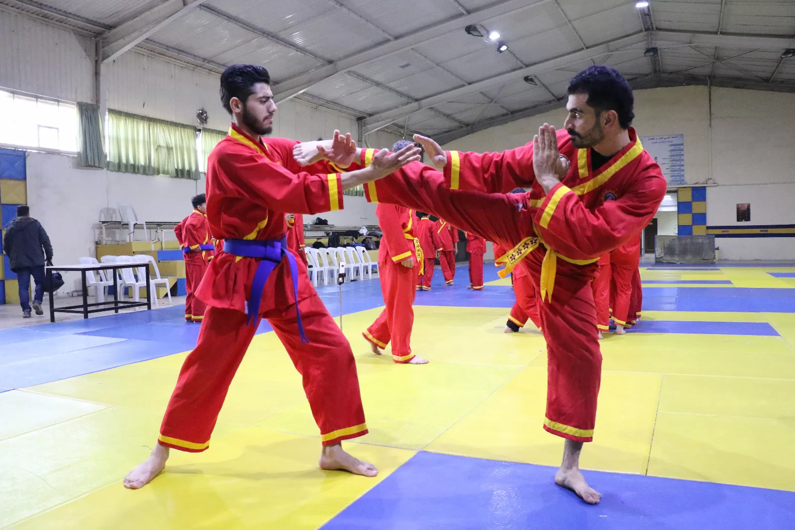 Para atlet pencak silat berlatih di Kompleks Olahraga Al-Faiha, Damascus, Suriah, belum lama ini. Foto: Kemlu RI