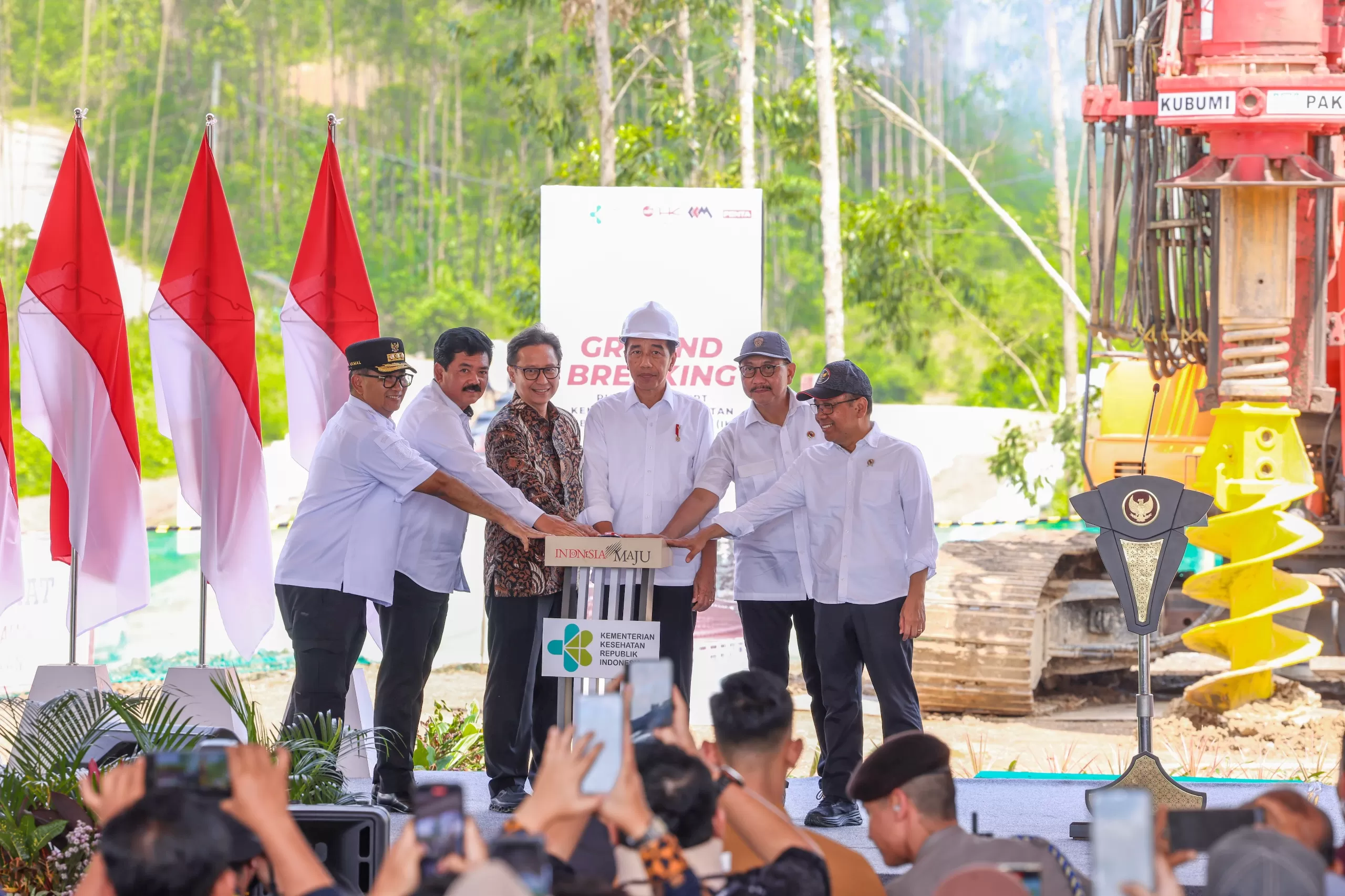 Presiden Joko Widodo meresmikan pembangunan Rumah Sakit Vertikal Kementerkan Kesehatan di Ibu Kota Nusantara (IKN), Kalimantan Timur, Rabu (20/12/2023). Foto: Kemenkes