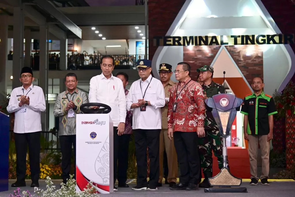 Presiden Jokowi meresmikan tiga terminal sekaligus di tiga provinsi yang dipusatkan di Terminal Tingkir, Kota Salatiga, Jawa Tengah, Rabu (13/12/2023). foto: ist