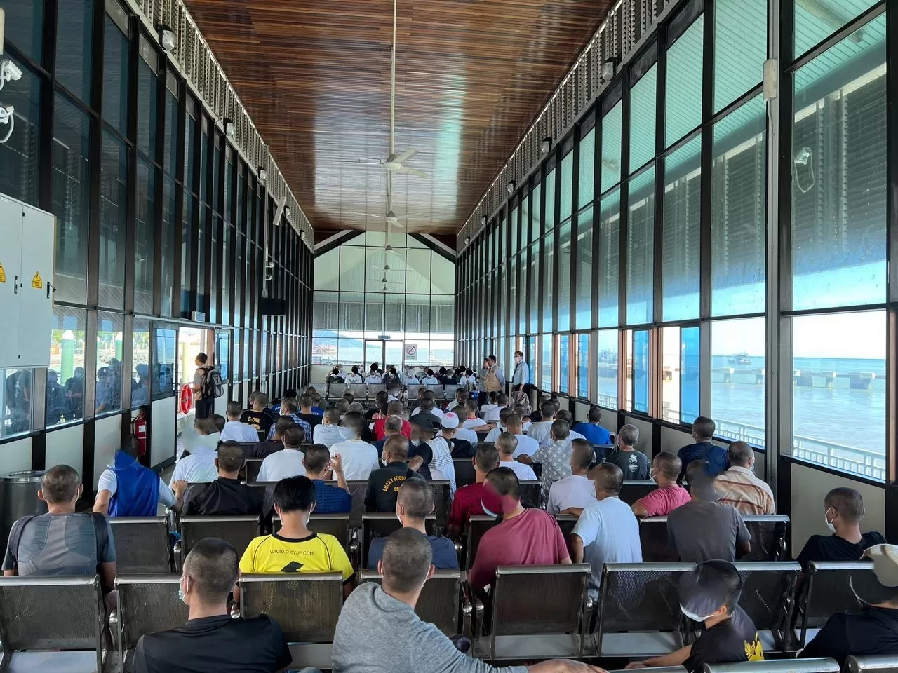 Sebanyak 108 Warga Negara Indonesia (WNI) telah dipulangkan oleh Konsulat Republik Indonesia (KRI) Tawau, Malaysia, Rabu (27/12/2023), yang masuk secara ilegal ke kota itu. Foto: Kemlu