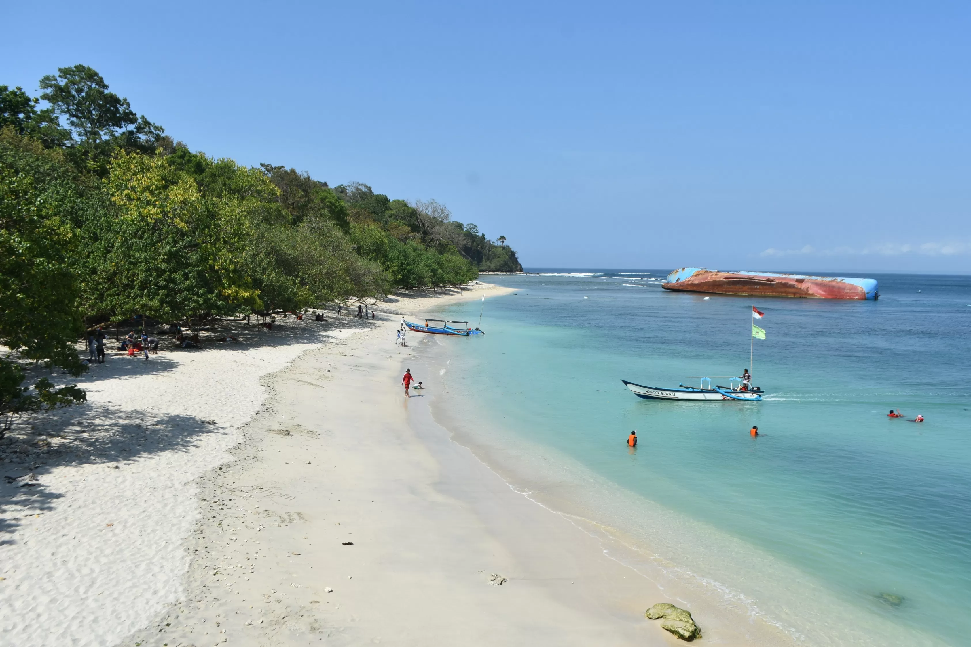 Foto Pantai Pangandaran/https://appback.pangandarankab.go.id/public/images/opd/galeri/04122019105319.JPG
