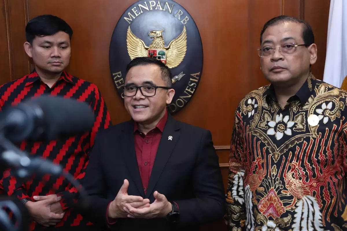 Menteri PANRB Abdullah Azwar Anas usai audiensi dengan Ketua Komisi Informasi Pusat (KIP) Donny Yoesgiantoro di Kantor Kementerian PANRB, Jakarta, Rabu (31/1/2024). foto: ist