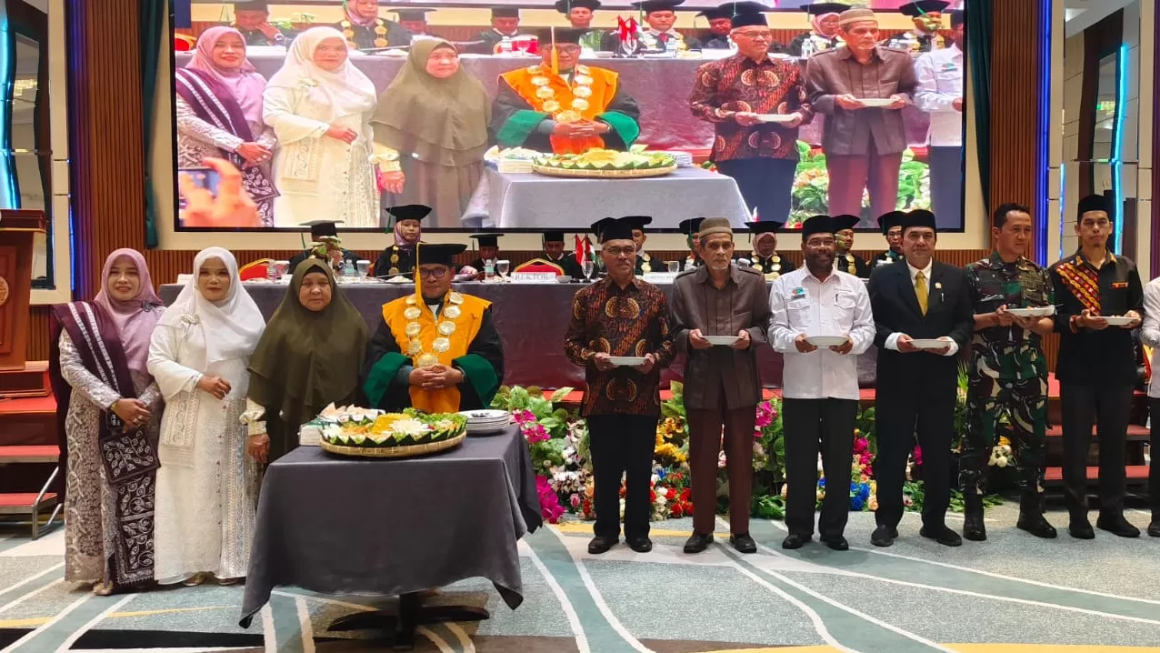 Pengukuhan guru besar Rektor IAIN Takengon, Prof Zulkarnain. foto: ist