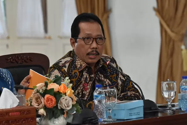 Anggota Komisi II DPR RI Aminurokhman mendorong agar KPU segera membuat regulasi terkait isu tentang pemilih yang belum mendapatkan KTP secara fisik agar bisa ikut mencoblos. foto: ist