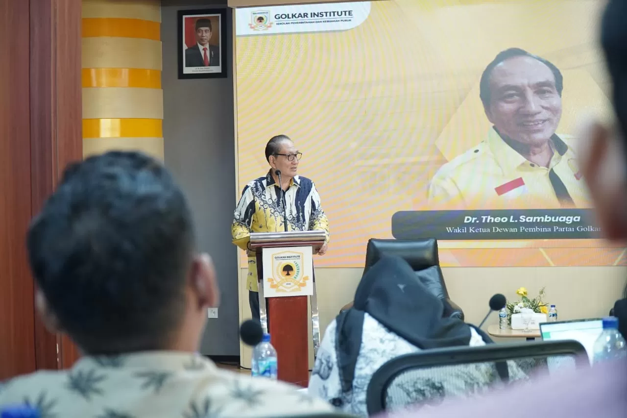 Politisi Senior Partai Golkar Theo L. Sambuaga menyampaikan “Kuliah Umum” tentang Sejarah Partai Golkar pada acara Executive Education Program for Young Political Leaders Golkar Institute Angkatan ke-15, Selasa (27/2/2024)