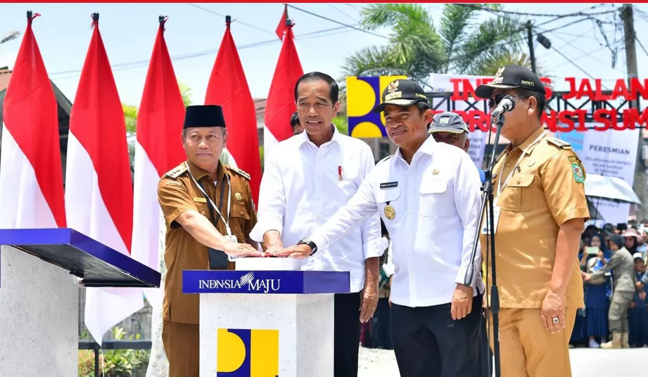 Presiden Jokowi meresmikan pelaksanaan Instruksi Presiden (Inpres) Jalan Daerah (IJD) di Kota Tanjungbalai, Sumut, Kamis, (14/3/2024). foto: ist