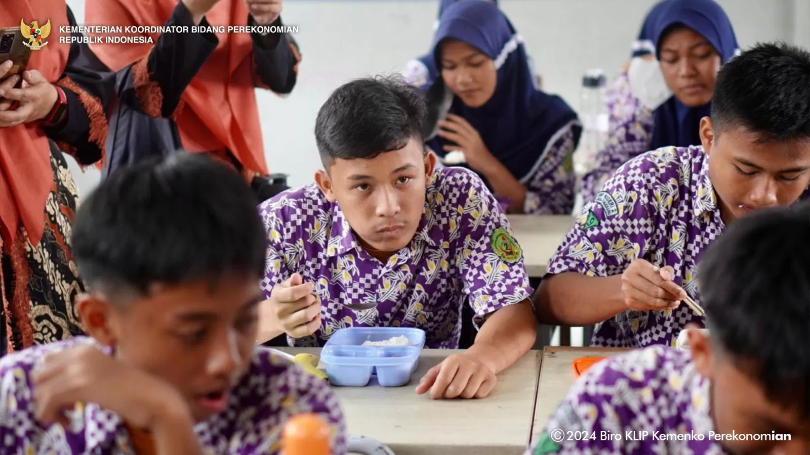 Simulasi program makan siang bernama Anak Sehat dan Sejahtera (Aksara) di SMPN 2 Curug Kabupaten Tangerang/ekon.go.id