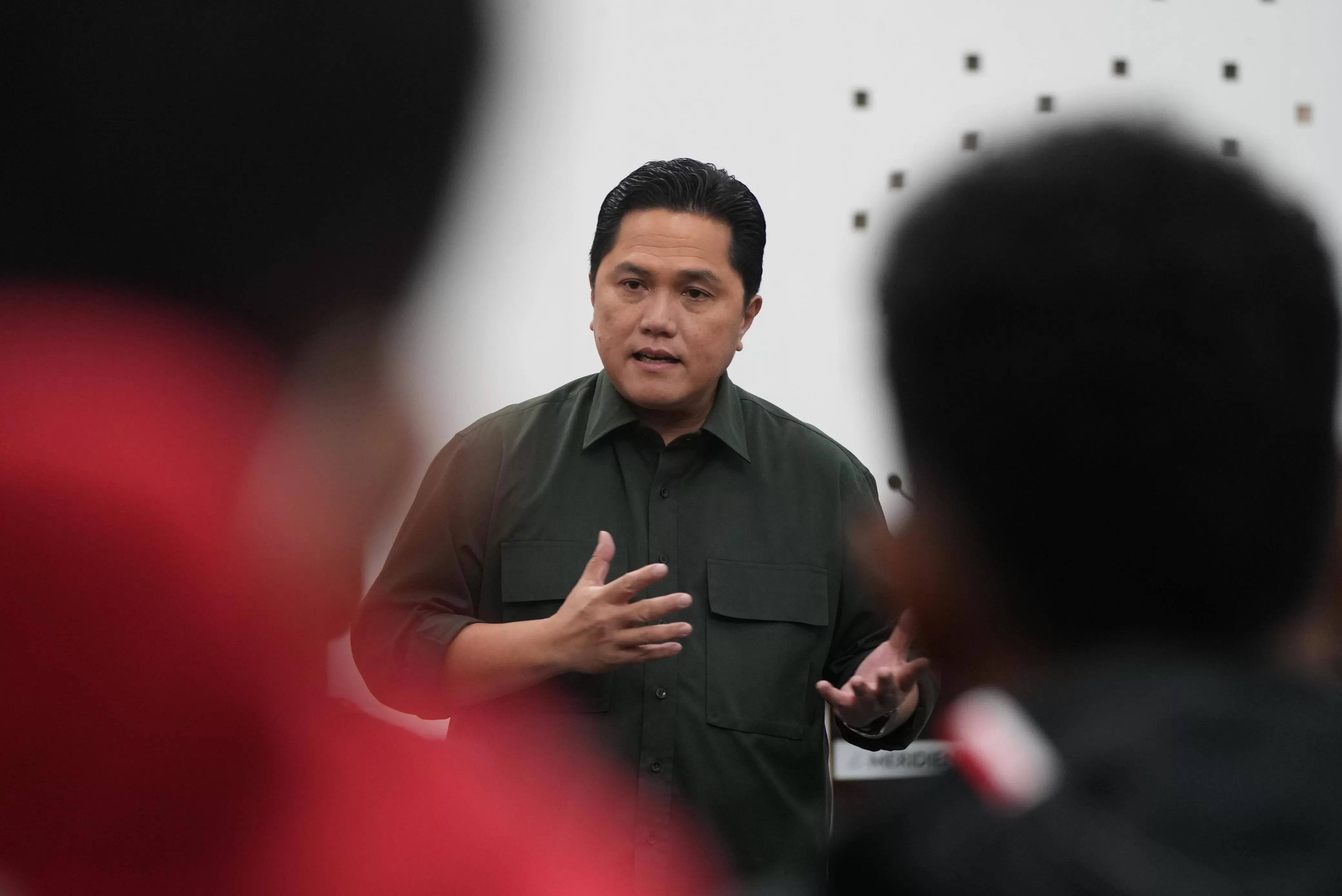 Ketua Umum PSSI, Erick Thohir hadir  memberikan semangat dan motivasi kepada tim skuat Garuda Muda di hotel tempat tim menginap. foto: ist