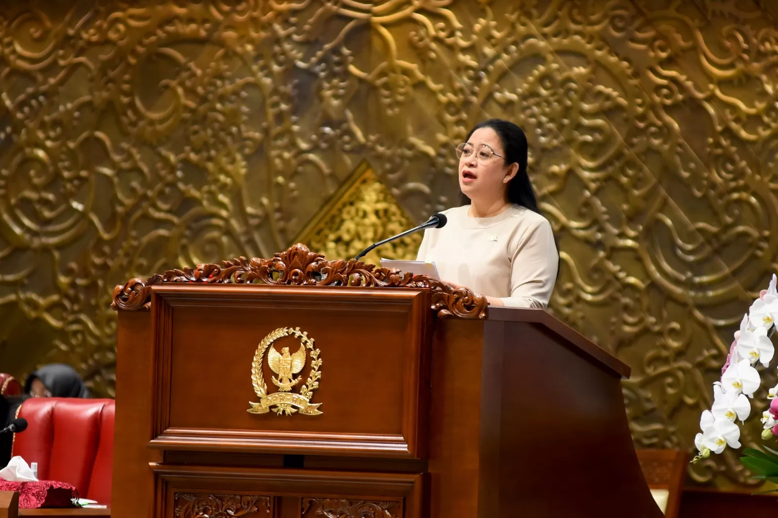 Ketua DPR RI Puan Maharani saat membacakan pidato dalam agenda Rapat Paripurna DPR RI Ke-15 Masa Persidangan IV Tahun Sidang 2023-2024 di Gedung Nusantara II, Senayan, Jakarta, Kamis (4/4/2024). foto: ist