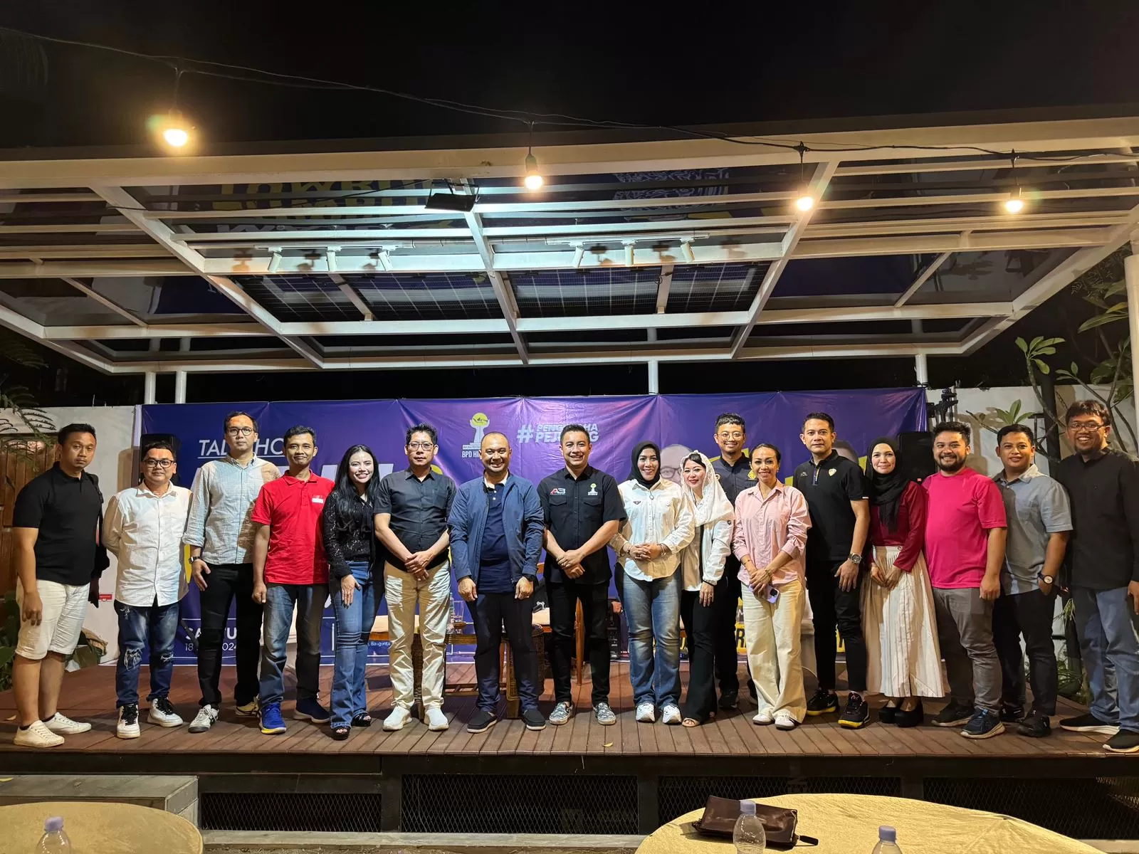 Sekjen BPP HIPMI, Dr. Anggawira (tujuh dari kiri), mantan Ketua Umum BPD HIPMI DIY Teddy Karim (enam dari kiri), bersama pengurus BPD HIPMI DIY/IST