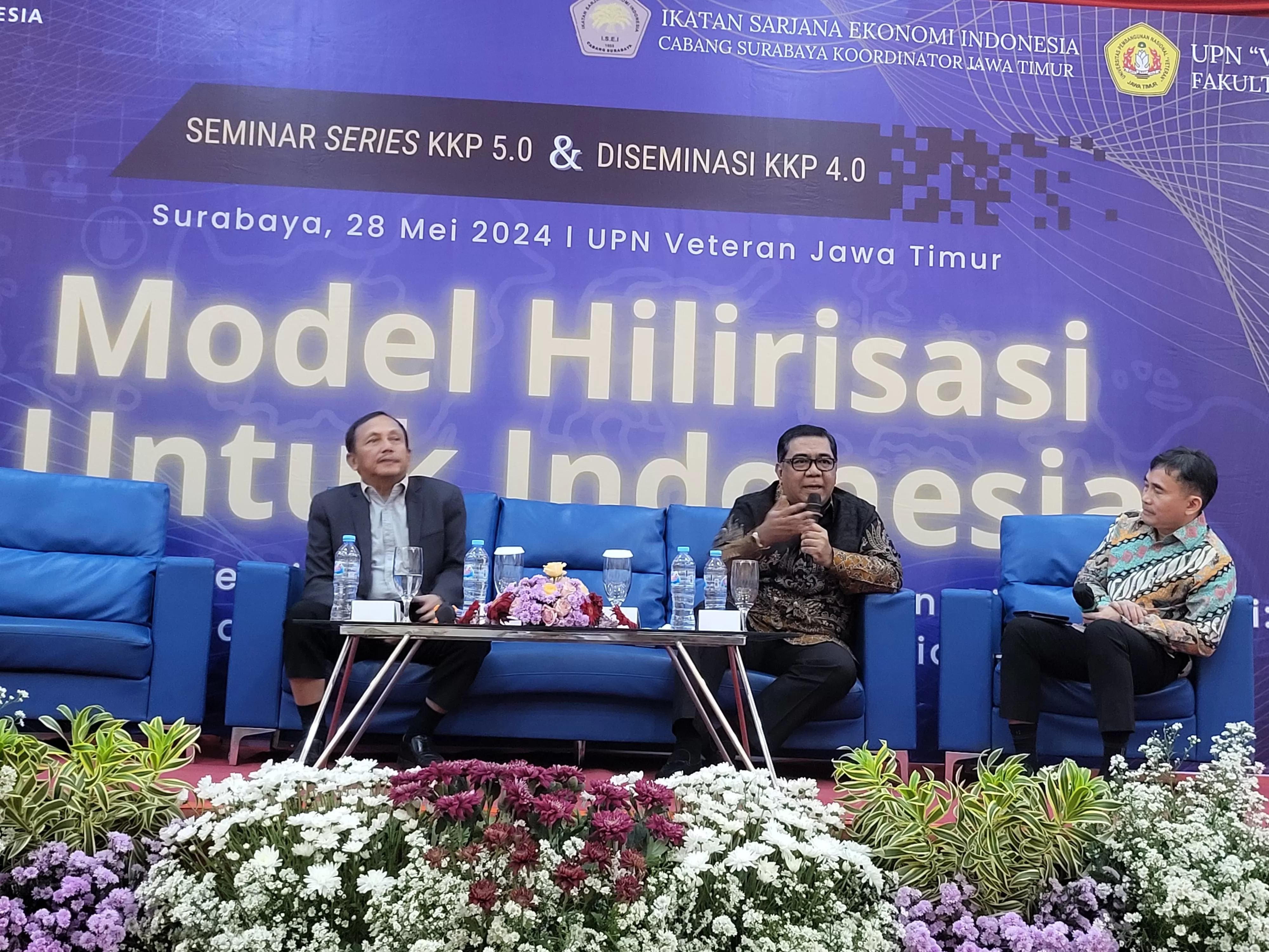 Wakil Kepala Badan Pembinaan UMKM, Ekonomi Kerakyatan Kadin Indonesia, Yugi Prayanto (tengah) menyampaikan 7 strategi KADIN dalam menjalankan hilirisasi sektor Kelautan dan Perikanan kepada pemerintah/IST