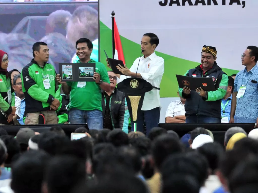 Jokowi dan Driver Ojol (Foto: Setkab)
