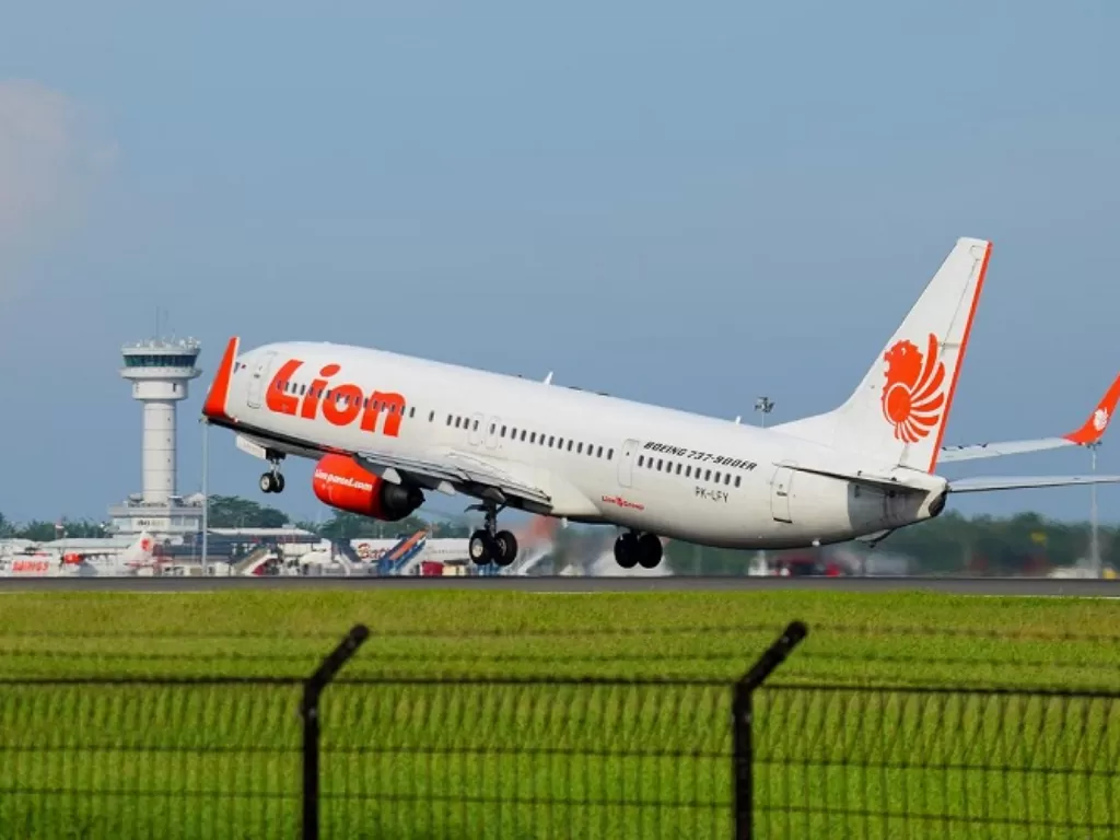 Pesawat tengah Take Off di Bandara Husain Sastranegara (Foto: Lion Air)