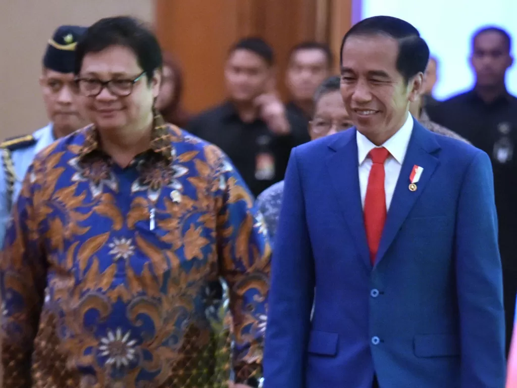 Menteri Perindustrian Airlangga Hartarto mendampingi Presiden Joko Widodo menghadiri pembukaan Indonesia Industrial Summit  2018 dan peluncuran 