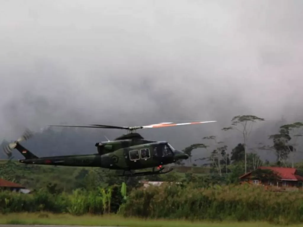 Helikopter TNI AD di bandara Oksibil, Kabupaten Pegunungan Bintang, Papua. Pendam XVII/Cenderawasih