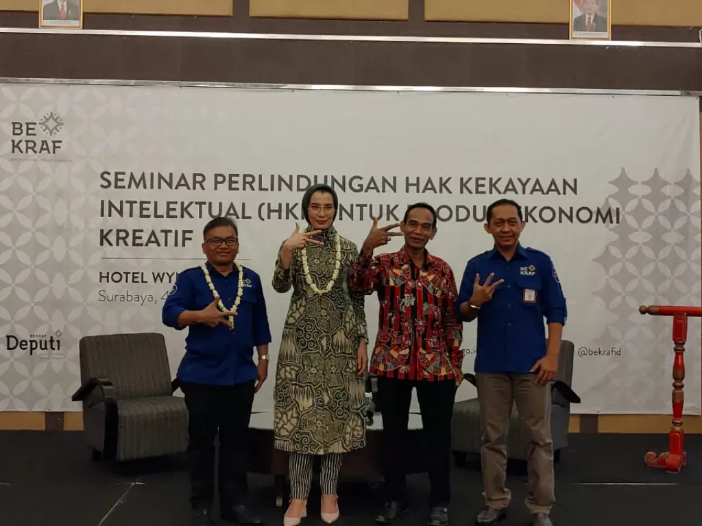 Seminar Perlindungan Hak Kekayaan Intelektual (HKI) untuk Produk Ekonomi Kreatif berfoto bersama di Hotel Wyndham, Surabaya, pada Kamis (4/7/2019).(Bekraf)