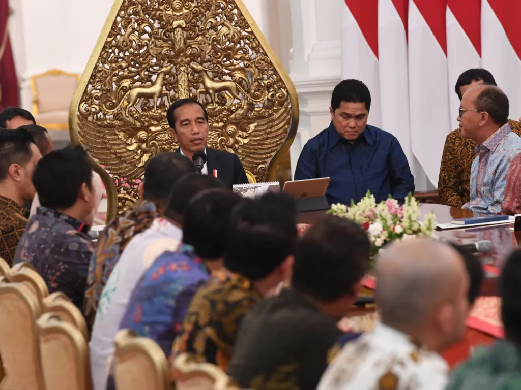 Presiden Joko Widodo menerima pengurus Kamar Dagang dan Industri (KADIN) Indonesia dan pen gurus Himpunan Pengusaha Muda Indonesia (HIPMI) di Istana Merdeka, Jakarta, Rabu (12/6/2019). ANTARA FOTO/Wahyu Putro A