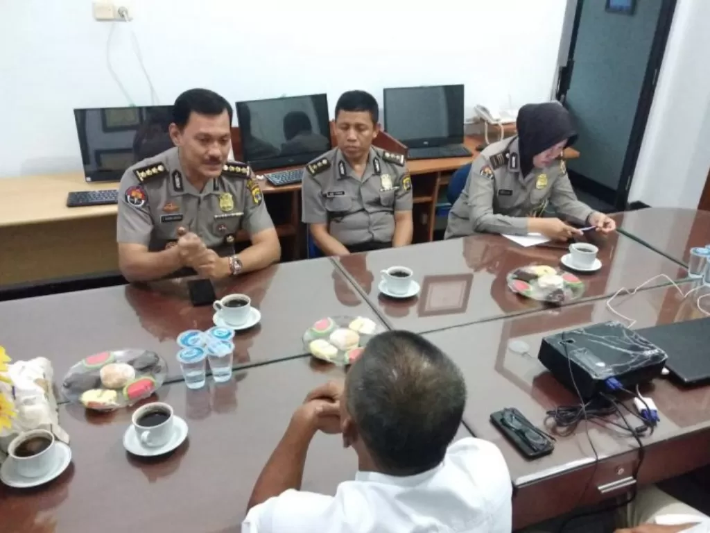 Kabid Humas Polda Lampung Kombes Pol Zahwani Pandra Arsyad (kiri). (Antara Lampung/HO)