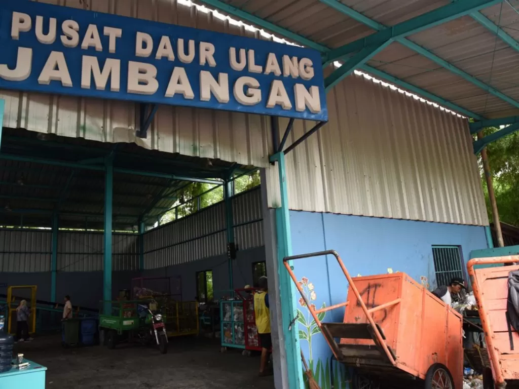 Pusat daur ulang sampah Jambangan Surabaya/ surabaya.go.id