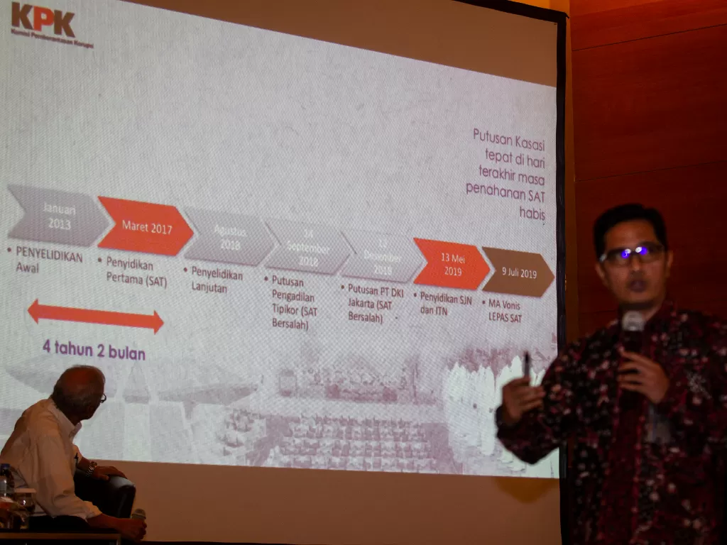 Juru Bicara KPK Febri Diansyah  saat menjadi pembicara pada diskusi publik di Jakarta, Rabu (31/7/2019). (ANTARA FOTO/Dhemas Reviyanto)