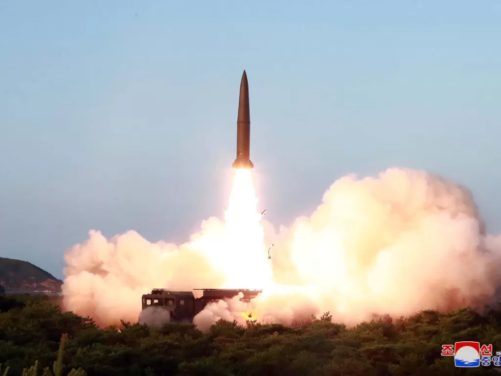 Ujicoba penembakan rudal Korea Utara yang pertama pekan lalu. (KCNA via Reuters)