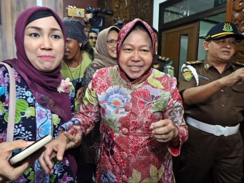 Wali Kota Surabaya Tri Rismaharini ditawari jadi Gubernur DKI Jakarta. (ANTARA FOTO/Didik Suhartono)