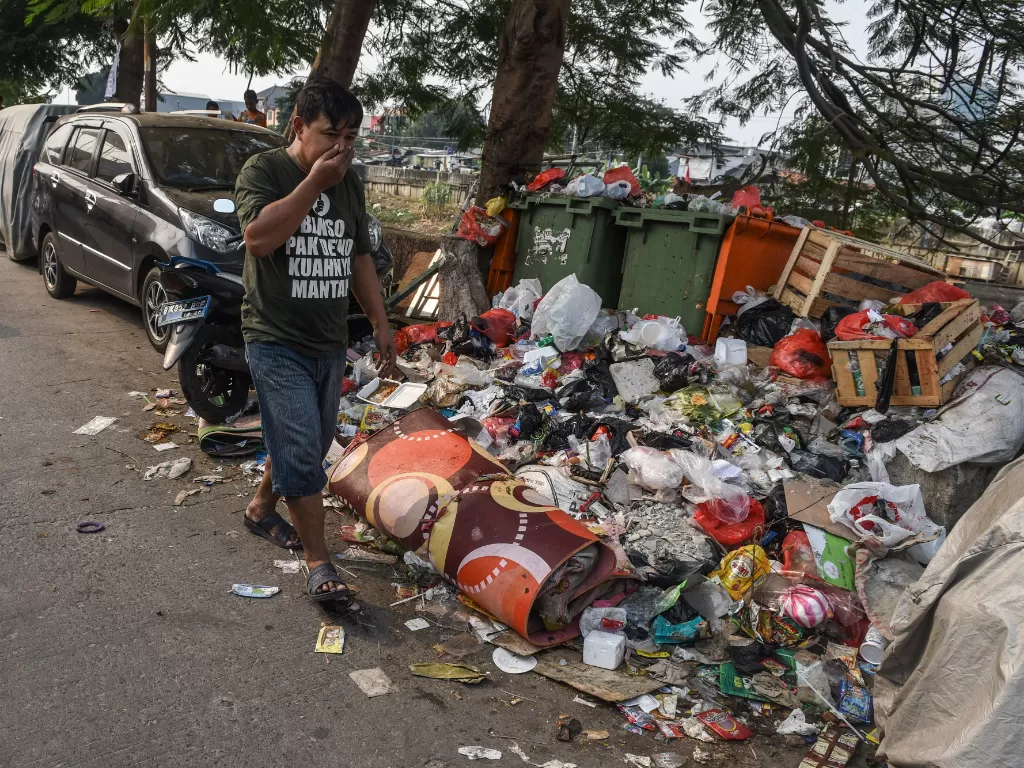 Masalah sampah di DKI Jakarta. (ANTARA FOTO/Muhammad Adimaja)