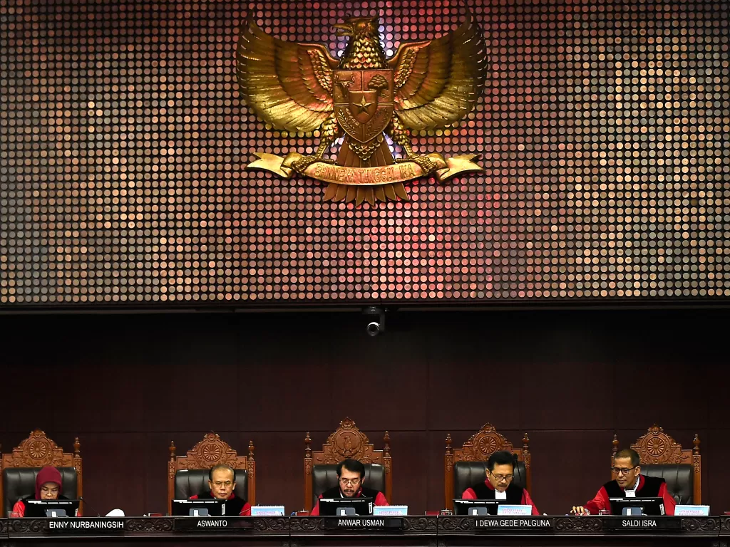Majelis Hakim Konstitusi menggelar sidang putusan perselisihan hasil pemilu legislatif 2019, Selasa (6/8/2019). (ANTARA FOTO/Aditya Pradana Putra)