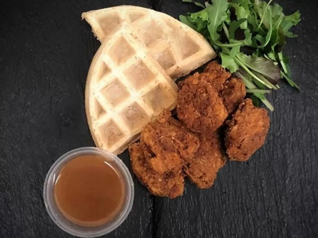 Vegan Fried Chicken & Flax Seed Waffles with Miso Maple Sauce/Instagram/@veganity