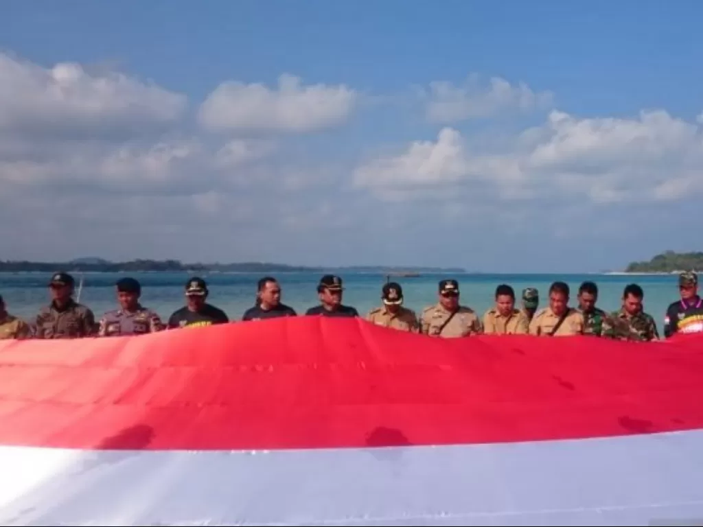 Bendera Merah Putih di Pulau Pasir. (Antara/Kasmono)
