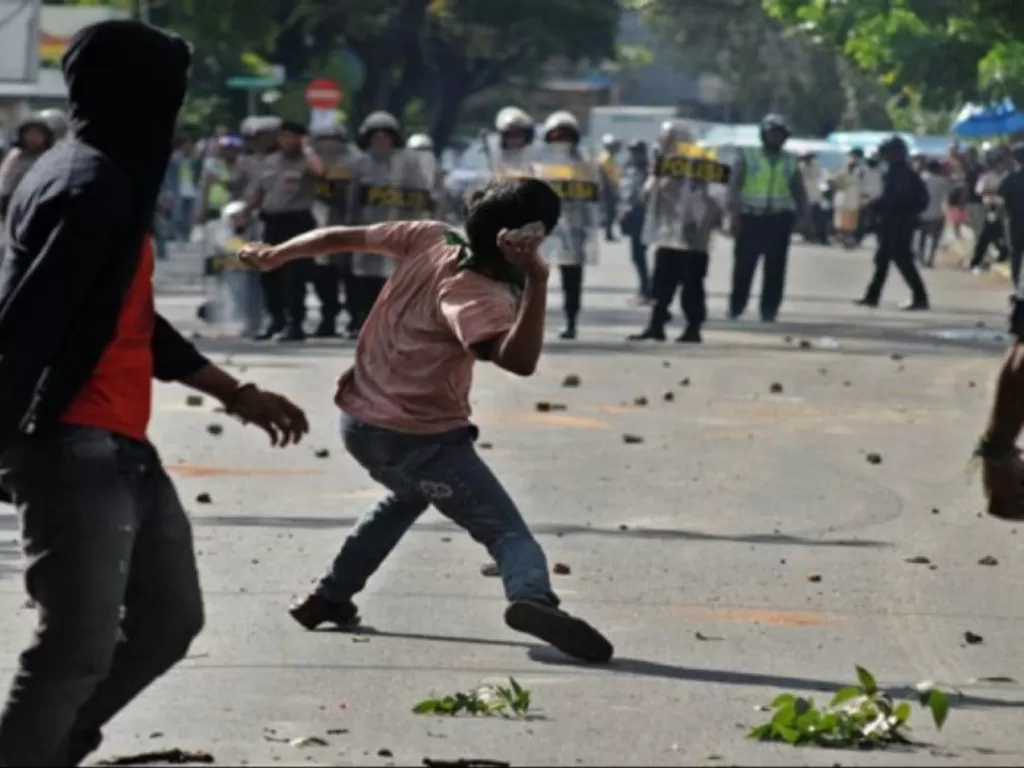 Ilustrasi bentrokan saat demo. (Antara/Sahrul Manda Tikupadang)