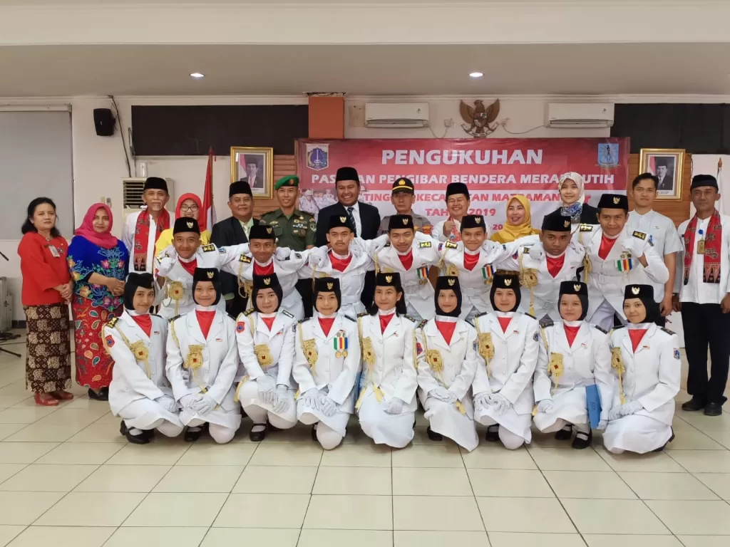 Pengukuhan anggota Paskibra Kecamatan Matraman 2019. (Pendim 0505/Jakarta Timur)