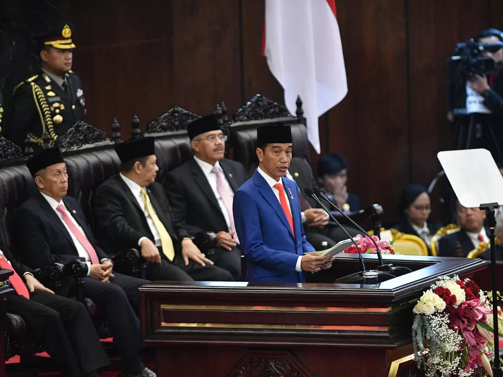 Presiden Joko Widodo menyampaikan pidato dalam Sidang Tahunan MPR di Kompleks Parlemen, Senayan, Jakarta, Jumat (16/8/2019). ANTARA FOTO/Sigid Kurniawan/ama