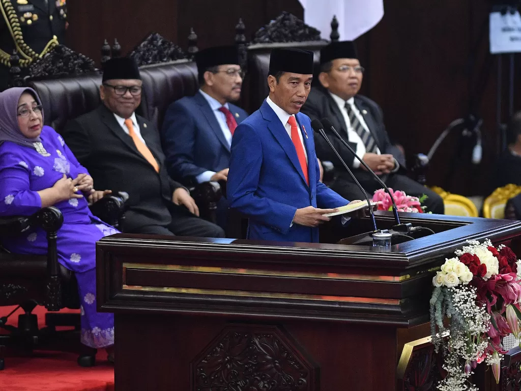 Presiden Joko Widodo menyampaikan pidato dalam rangka penyampaian RUU tentang APBN TA 2020 disertai nota Keuangan dan dokumen pendukungnya dalam sidang Paripurna DPR di Kompleks Parlemen, Senayan, Jakarta, Jumat (16/8/2019). ANTARA FOTO/Sigid Kurniawan/pr