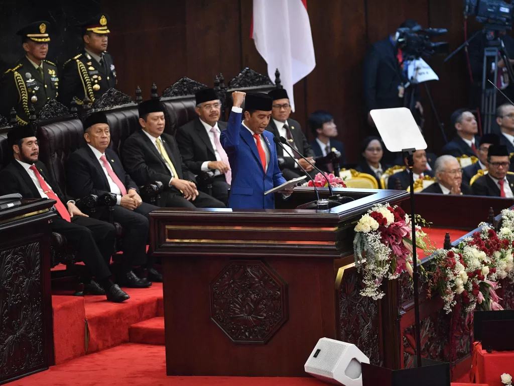 Presiden Joko Widodo menyampaikan pidato dalam Sidang Tahunan MPR di Kompleks Parlemen, Senayan, Jakarta, Jumat (16/8/2019). ANTARA FOTO/Sigid Kurniawan/ama.